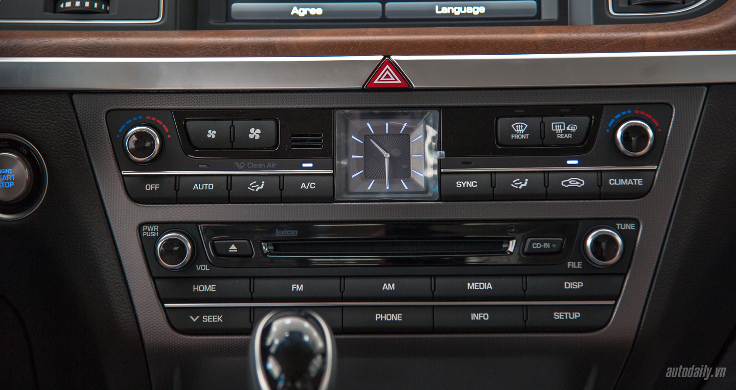 Ảnh chi tiết nội thất Hyundai Genesis Sedan 2016 tại Việt Nam Hyundai Genesis sedan (12).JPG
