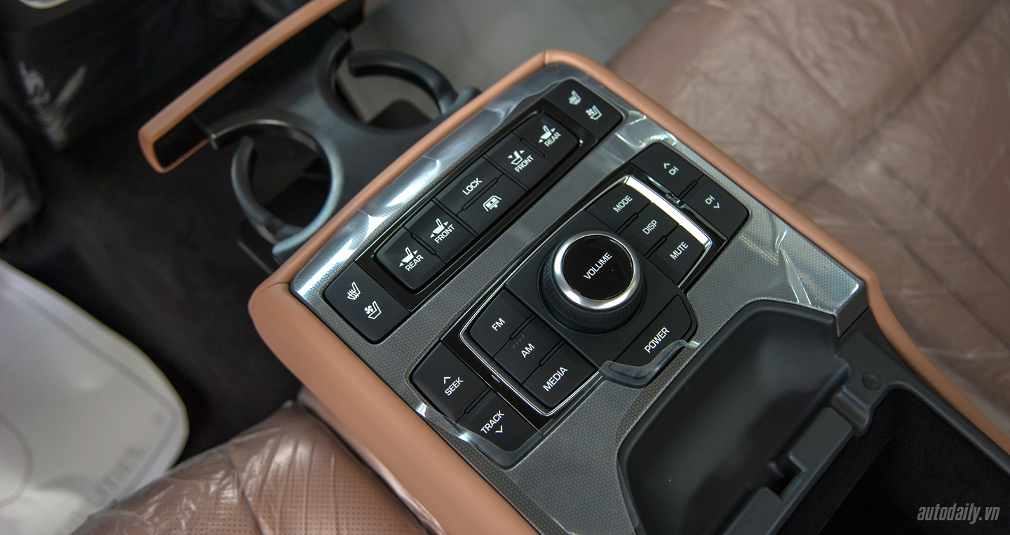 Ảnh chi tiết nội thất Hyundai Genesis Sedan 2016 tại Việt Nam Hyundai Genesis sedan (13).JPG