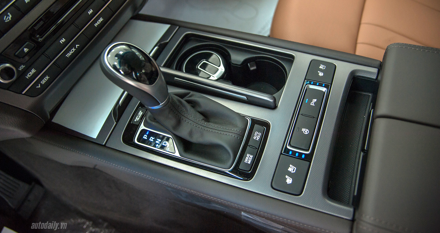 Ảnh chi tiết nội thất Hyundai Genesis Sedan 2016 tại Việt Nam Hyundai Genesis sedan (17).JPG