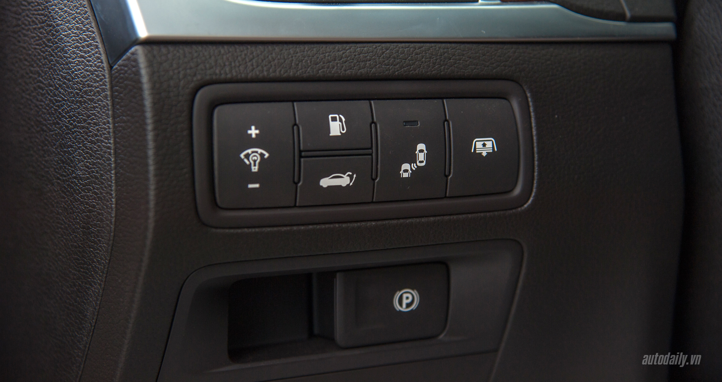 Ảnh chi tiết nội thất Hyundai Genesis Sedan 2016 tại Việt Nam Hyundai Genesis sedan (45).JPG
