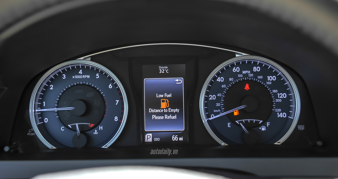 Ảnh chi tiết nội thất Toyota Camry XLE 2016 tại Hà Nội Toyota Camry XLE (1).JPG