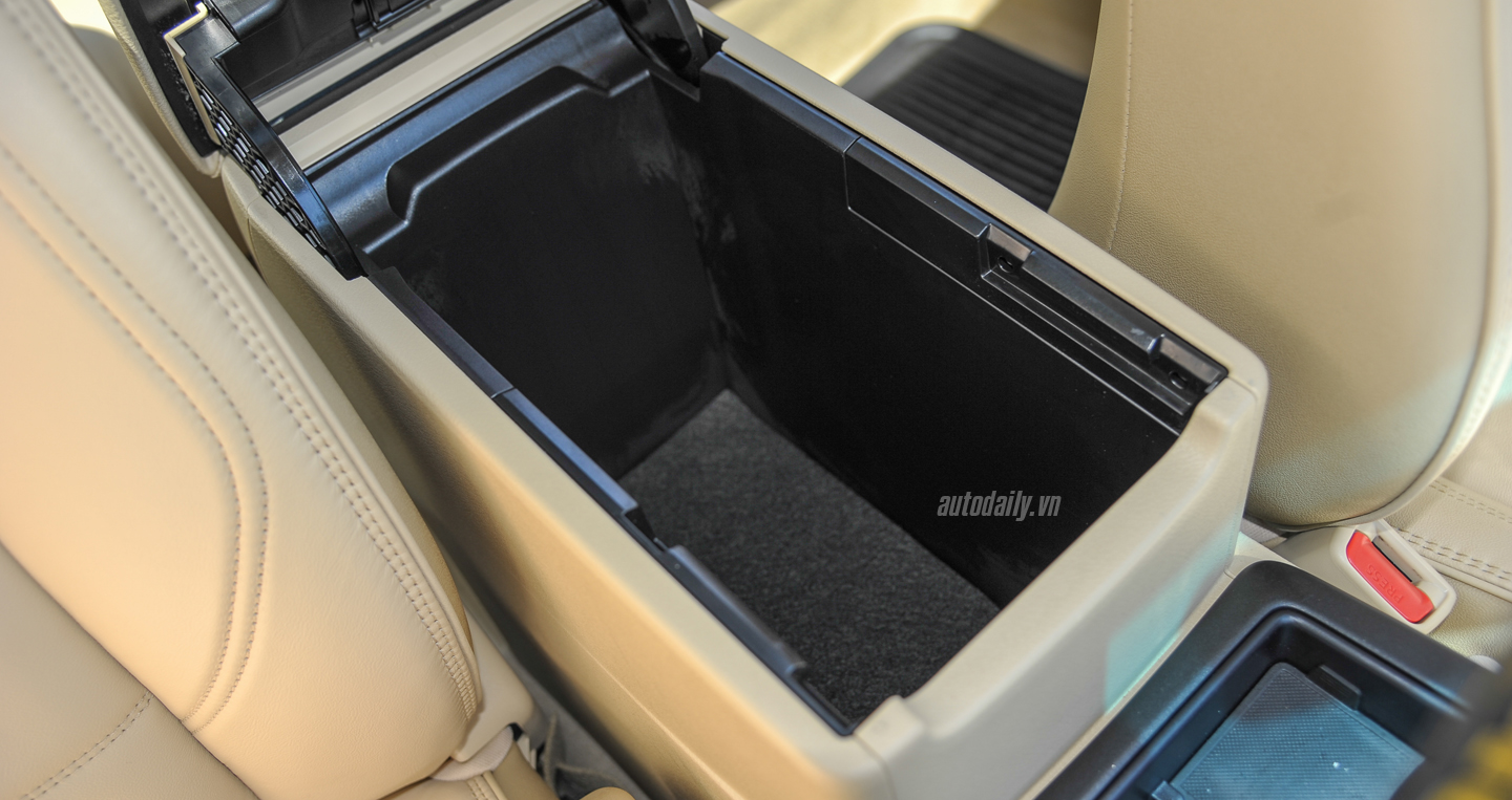 Ảnh chi tiết nội thất Toyota Camry XLE 2016 tại Hà Nội Toyota Camry XLE (11).jpg