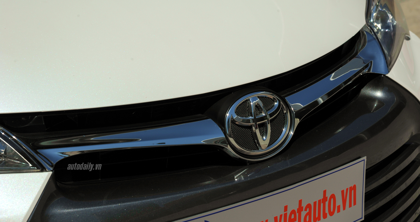 Ảnh chi tiết ngoại thất Toyota Camry XLE 2016 tại Hà Nội Toyota Camry XLE (17).JPG