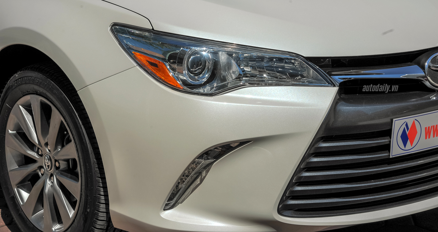 Ảnh chi tiết ngoại thất Toyota Camry XLE 2016 tại Hà Nội Toyota Camry XLE (19).jpg