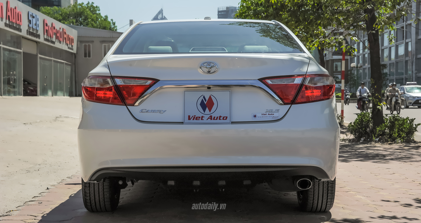 Ảnh chi tiết ngoại thất Toyota Camry XLE 2016 tại Hà Nội Toyota Camry XLE (22).JPG