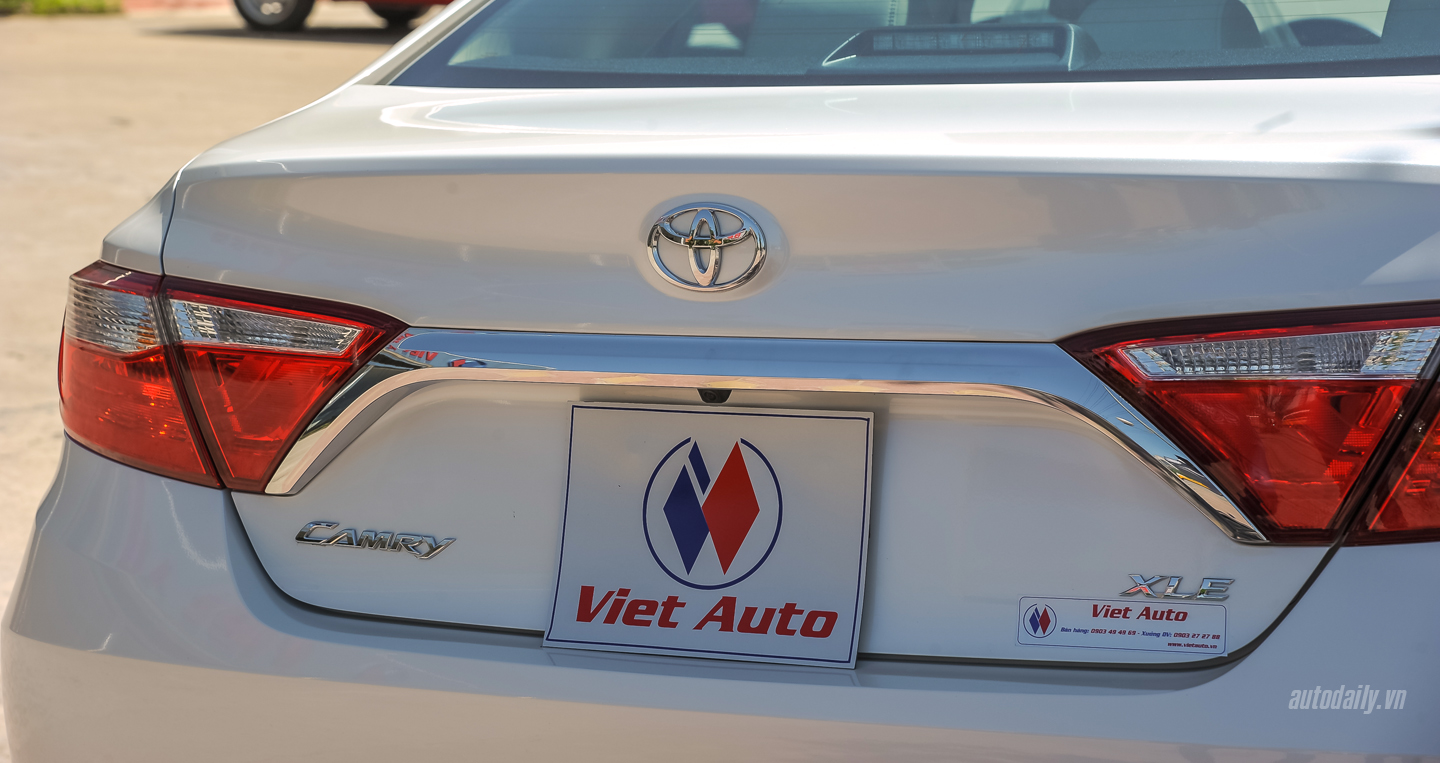 Ảnh chi tiết ngoại thất Toyota Camry XLE 2016 tại Hà Nội Toyota Camry XLE (24).jpg