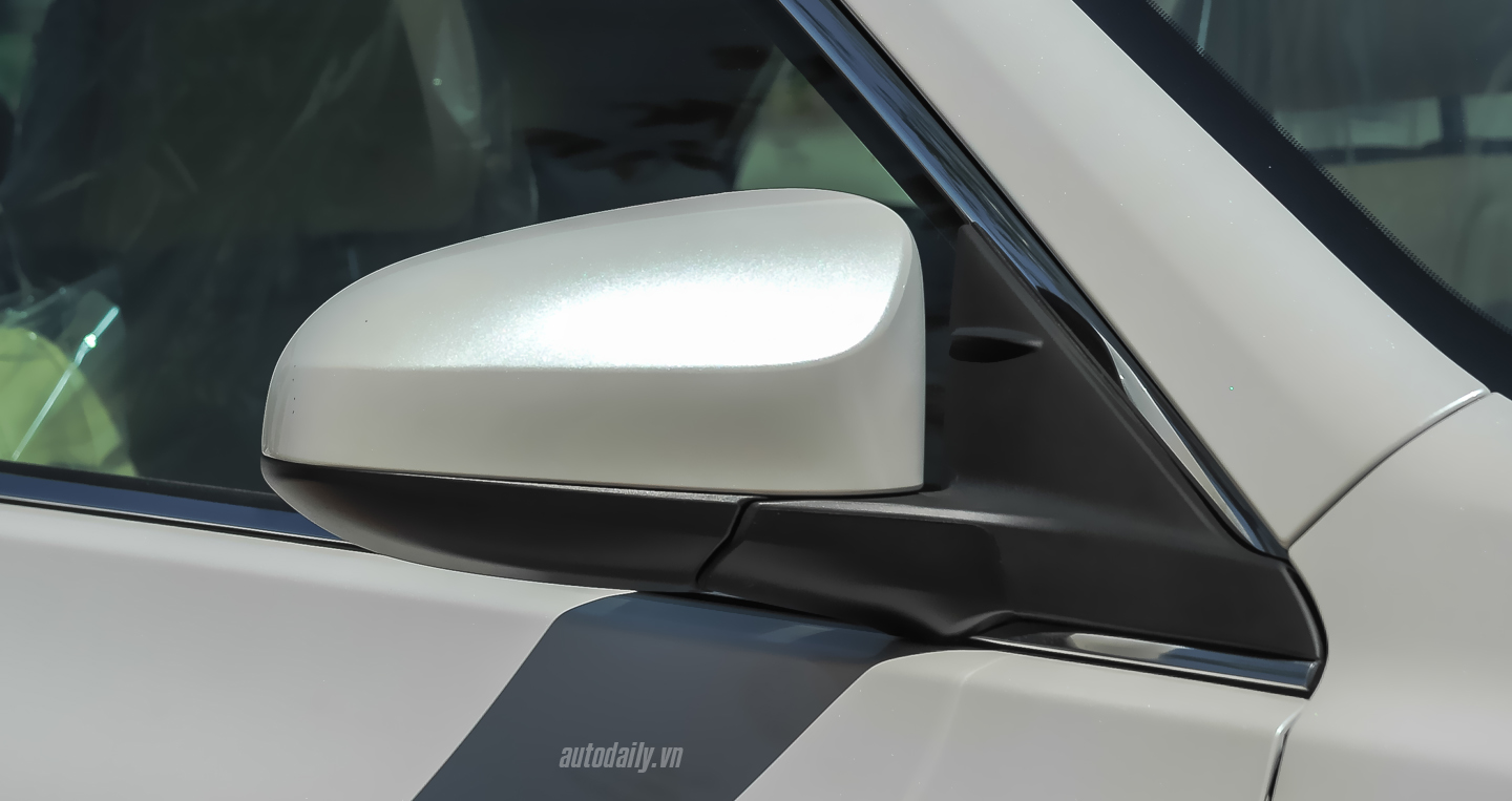 Ảnh chi tiết ngoại thất Toyota Camry XLE 2016 tại Hà Nội Toyota Camry XLE (27).jpg