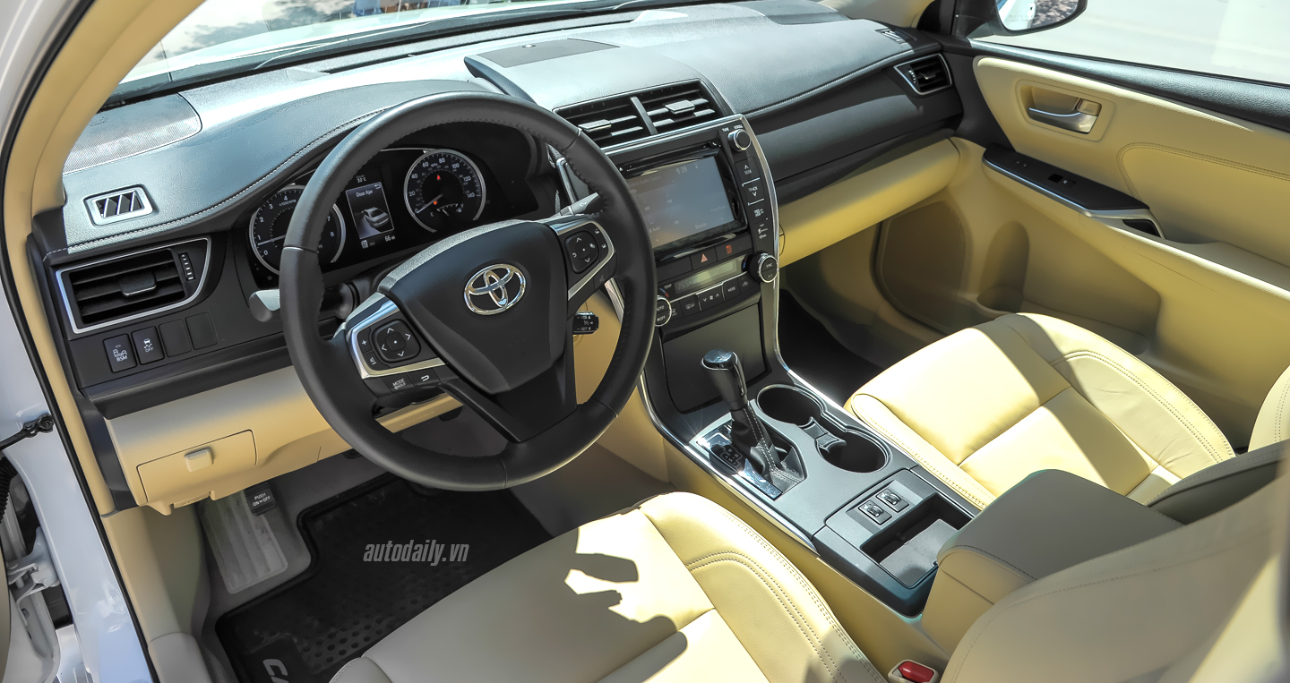 Ảnh chi tiết nội thất Toyota Camry XLE 2016 tại Hà Nội Toyota Camry XLE (29).JPG