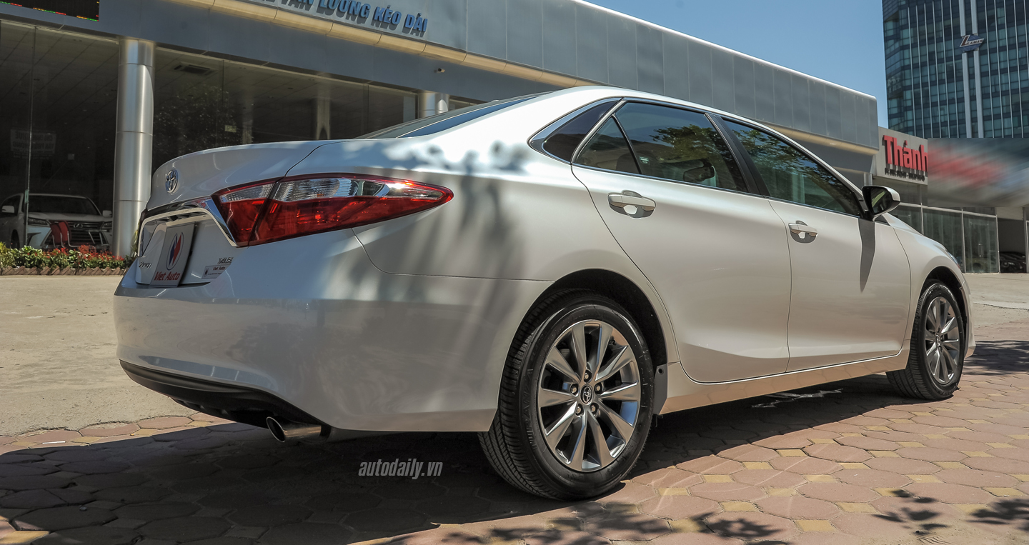 Ảnh chi tiết ngoại thất Toyota Camry XLE 2016 tại Hà Nội Toyota Camry XLE (4).JPG