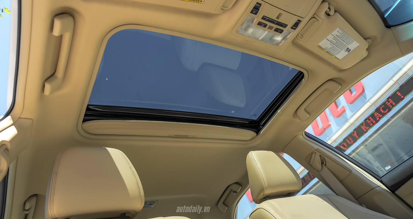 Ảnh chi tiết nội thất Toyota Camry XLE 2016 tại Hà Nội Toyota Camry XLE (6).JPG