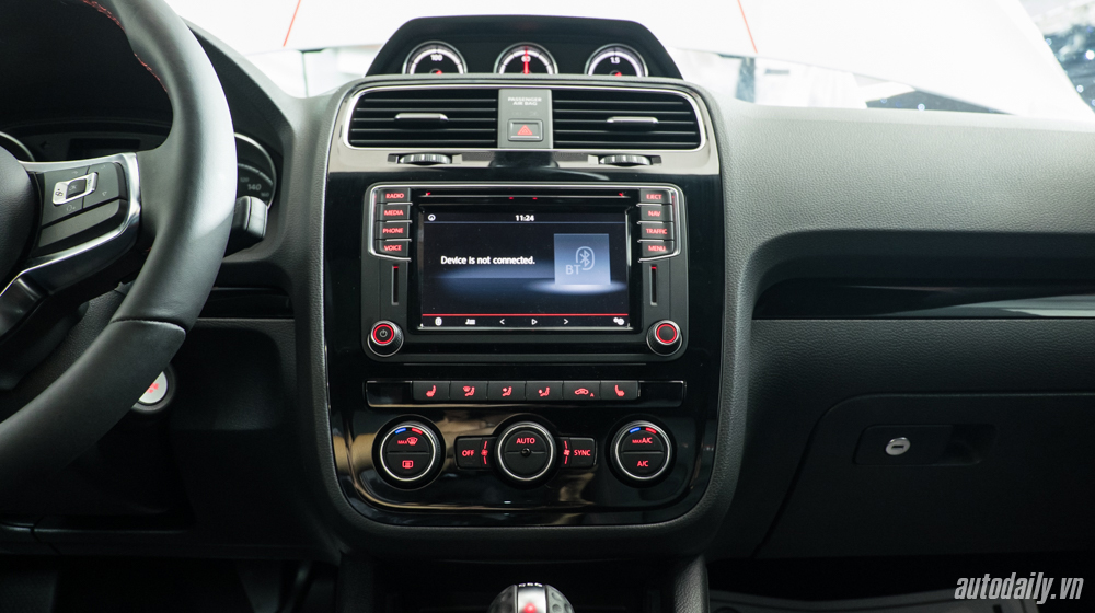 Ảnh chi tiết nội thất Volkswagen Scirocco GTS Scirocco GTS (12).jpg