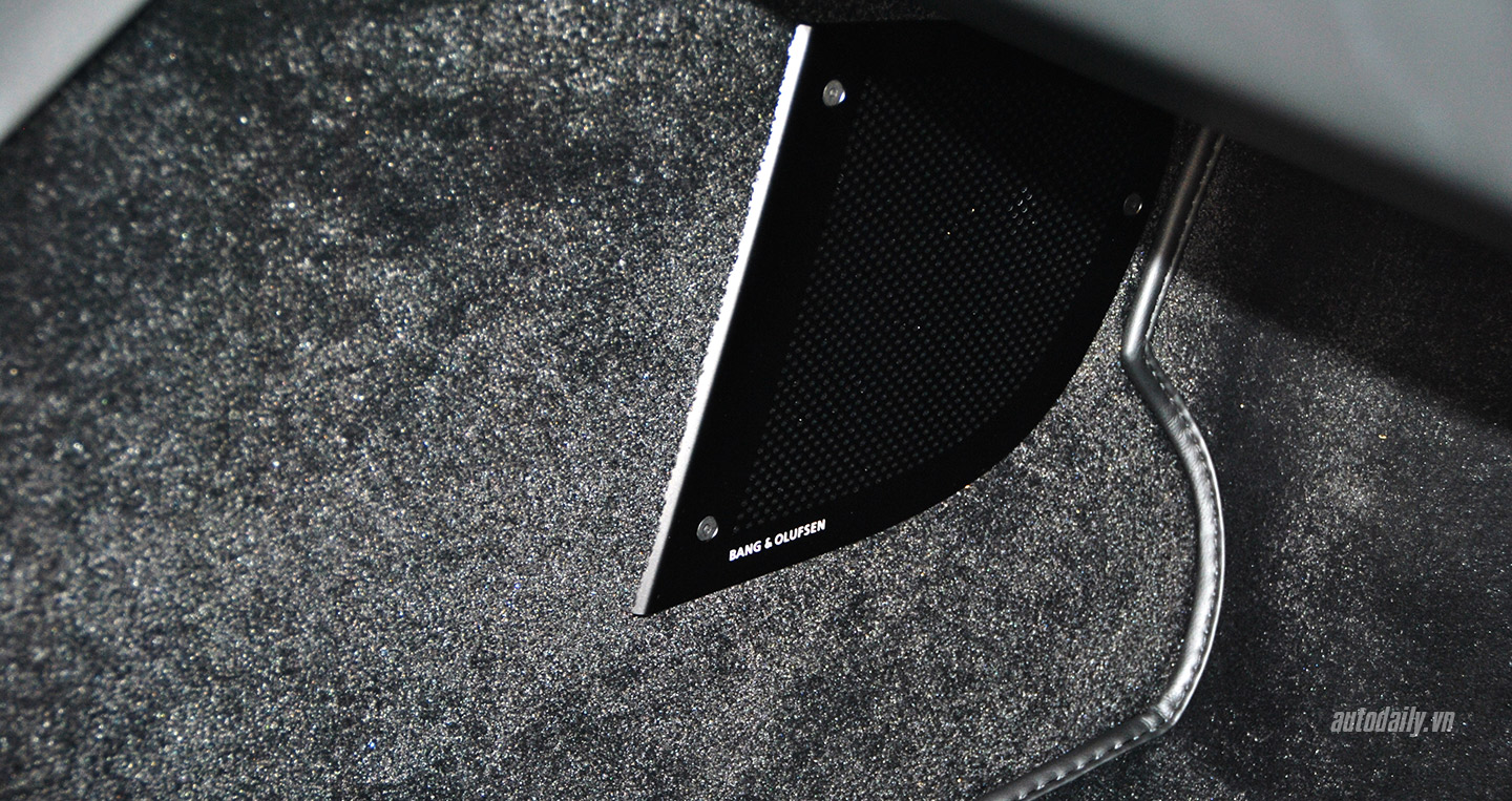 Ảnh chi tiết Aston Martin Vanquish 2015 thứ 4 tại Việt Nam aston-martin-vanquish (12).jpg