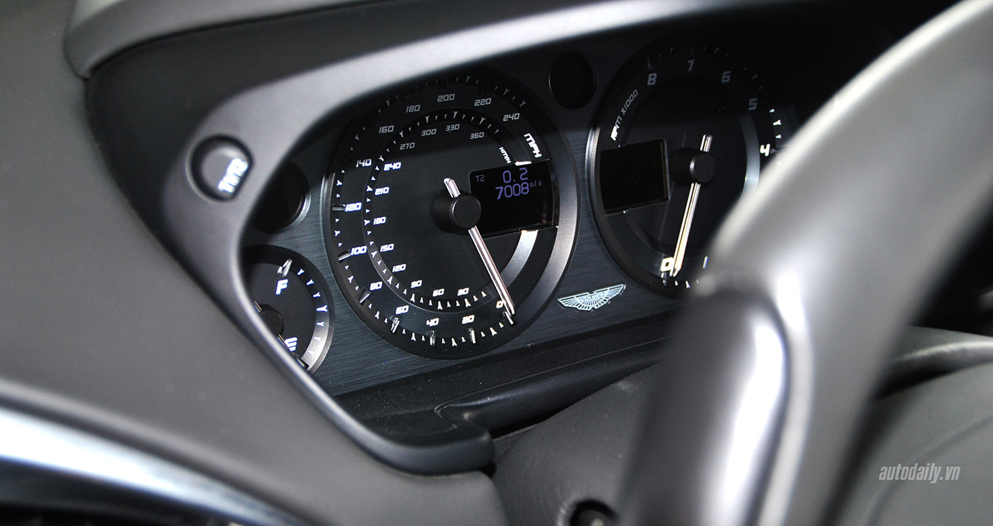 Ảnh chi tiết Aston Martin Vanquish 2015 thứ 4 tại Việt Nam aston-martin-vanquish (14).jpg