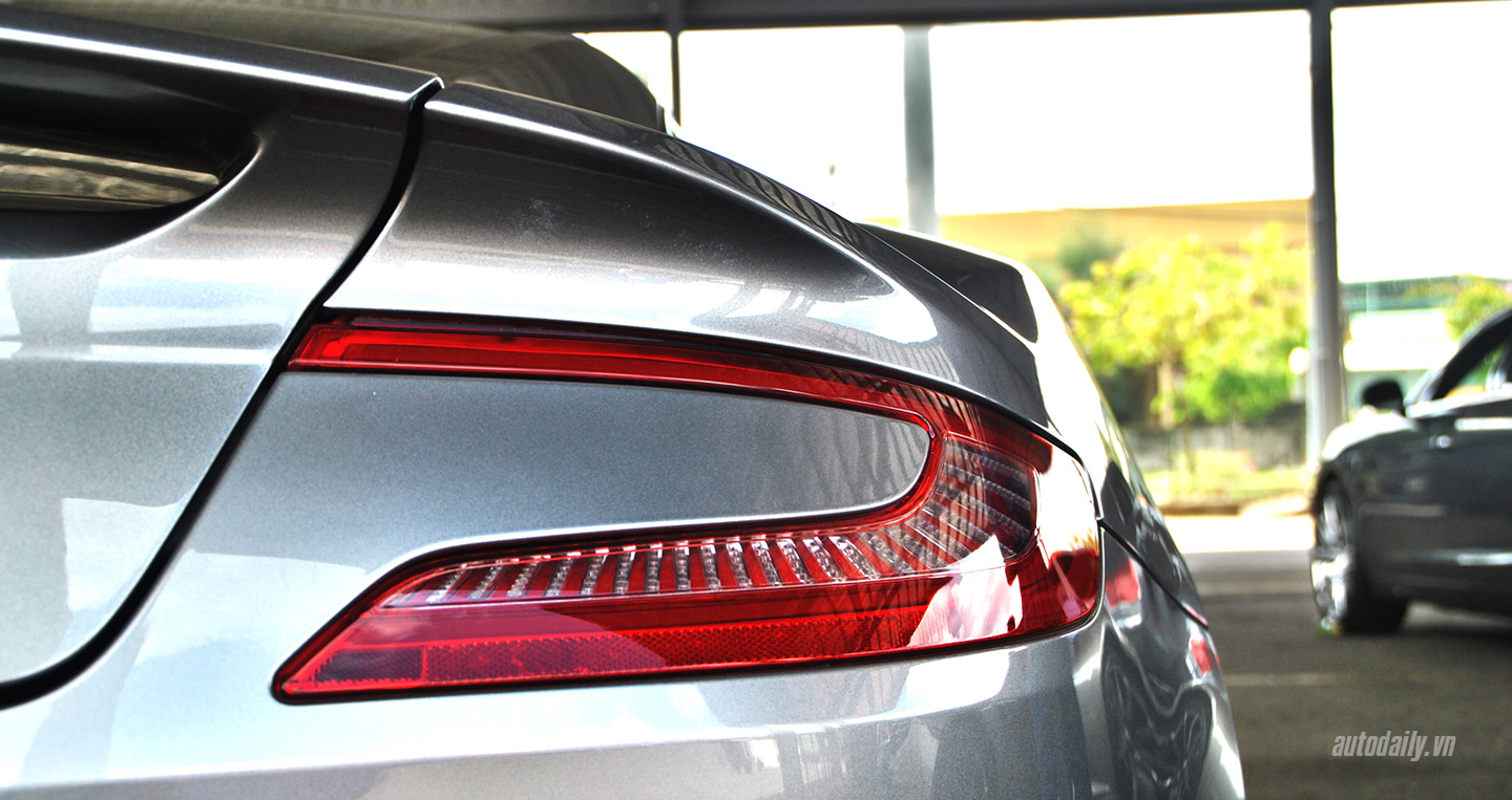 Ảnh chi tiết Aston Martin Vanquish 2015 thứ 4 tại Việt Nam aston-martin-vanquish (8).jpg