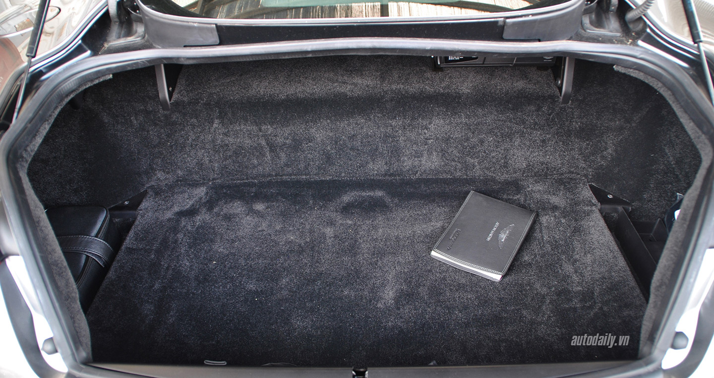 Ảnh chi tiết Aston Martin Vanquish 2015 thứ 4 tại Việt Nam aston-martin-vanquish (9).jpg