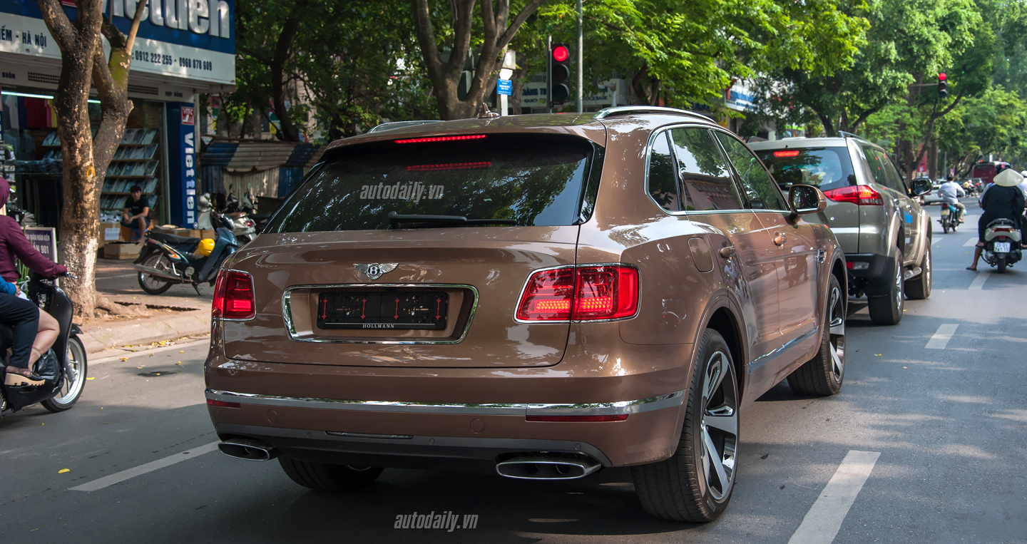 Ảnh Bentley Bentayga lăn bánh trên phố Hà Nội Bentley Bentayga (10).jpg