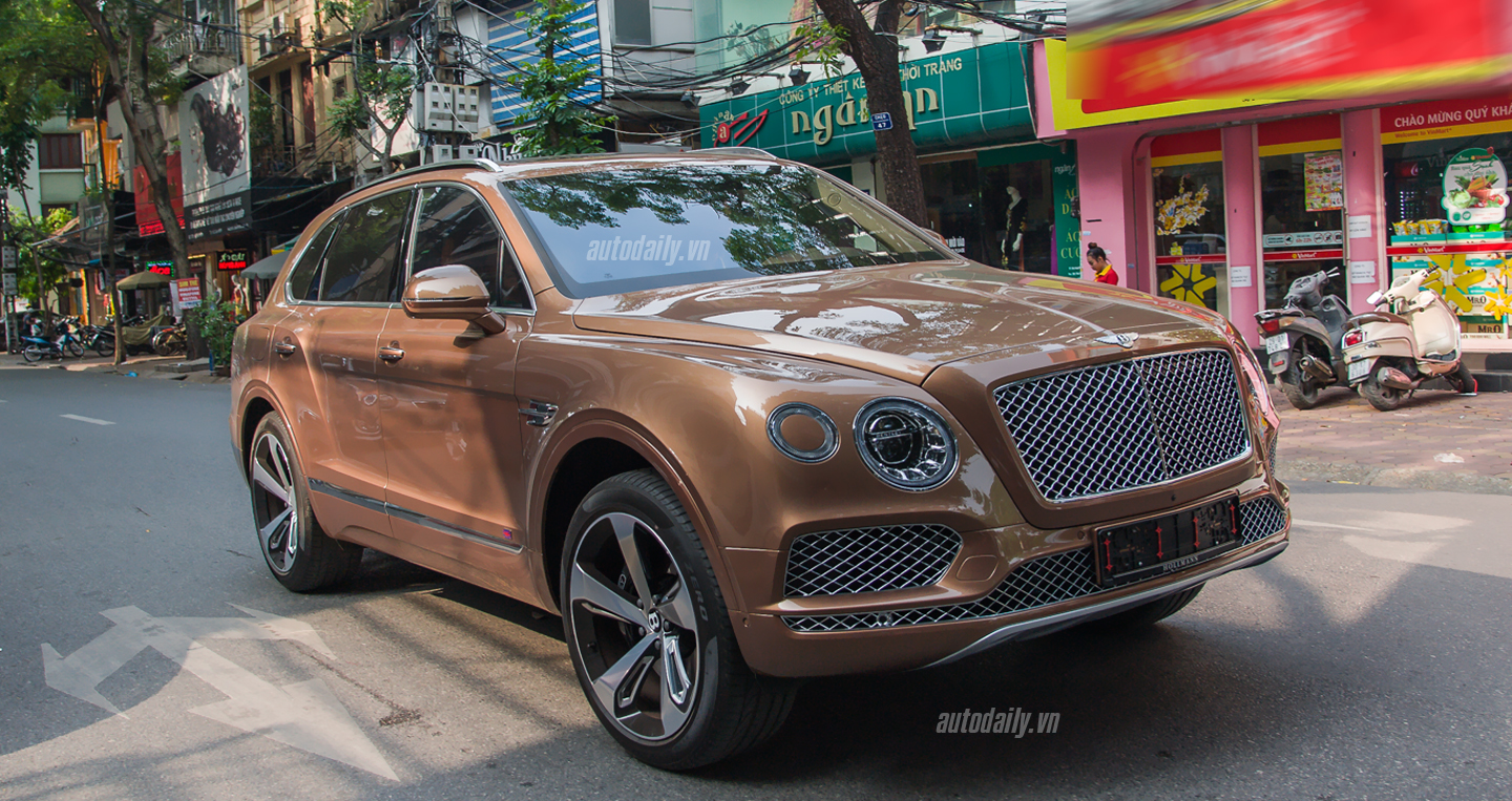 Ảnh Bentley Bentayga lăn bánh trên phố Hà Nội Bentley Bentayga (3).JPG