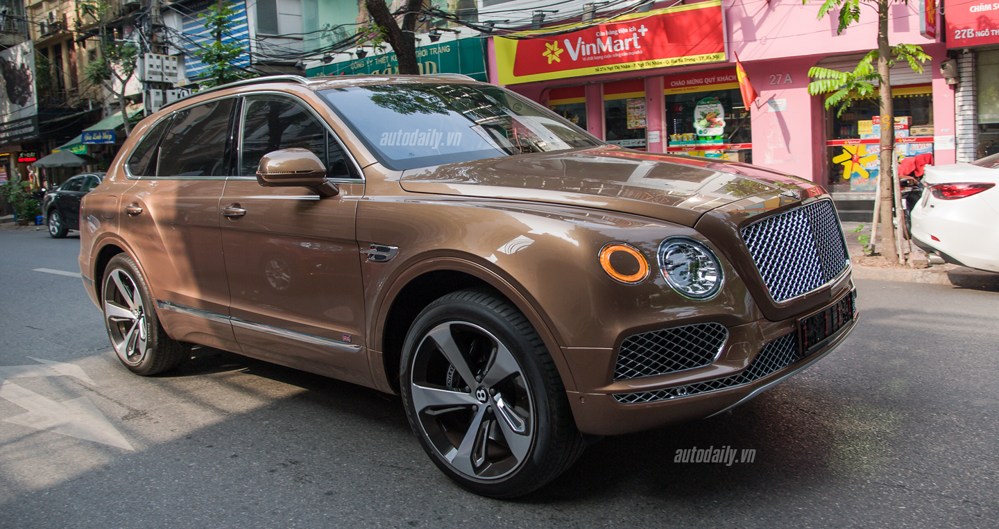 Ảnh Bentley Bentayga lăn bánh trên phố Hà Nội Bentley Bentayga (4).JPG