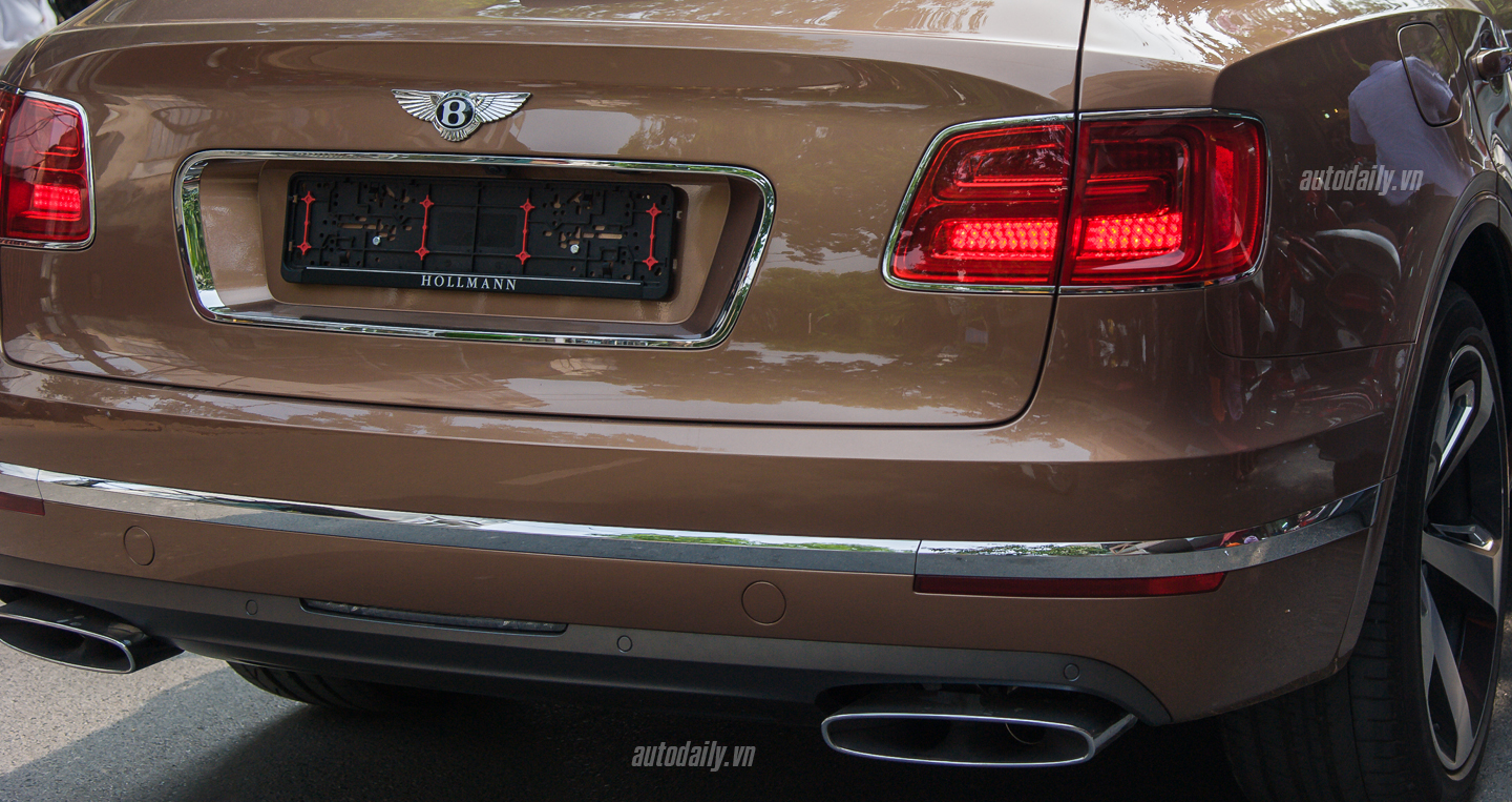 Ảnh Bentley Bentayga lăn bánh trên phố Hà Nội Bentley Bentayga (5).JPG
