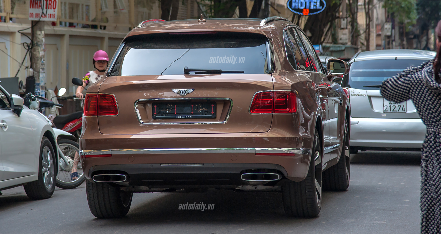 Ảnh Bentley Bentayga lăn bánh trên phố Hà Nội Bentley Bentayga (8).JPG