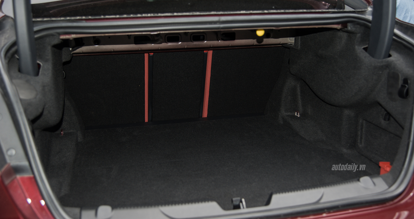 Ảnh chi tiết Jaguar XE S đầu tiên tại Việt Nam Jaguar XE S (13).JPG