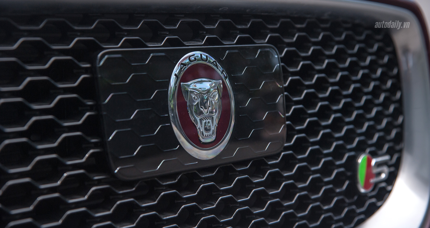 Ảnh chi tiết Jaguar XE S đầu tiên tại Việt Nam Jaguar XE S (21).JPG