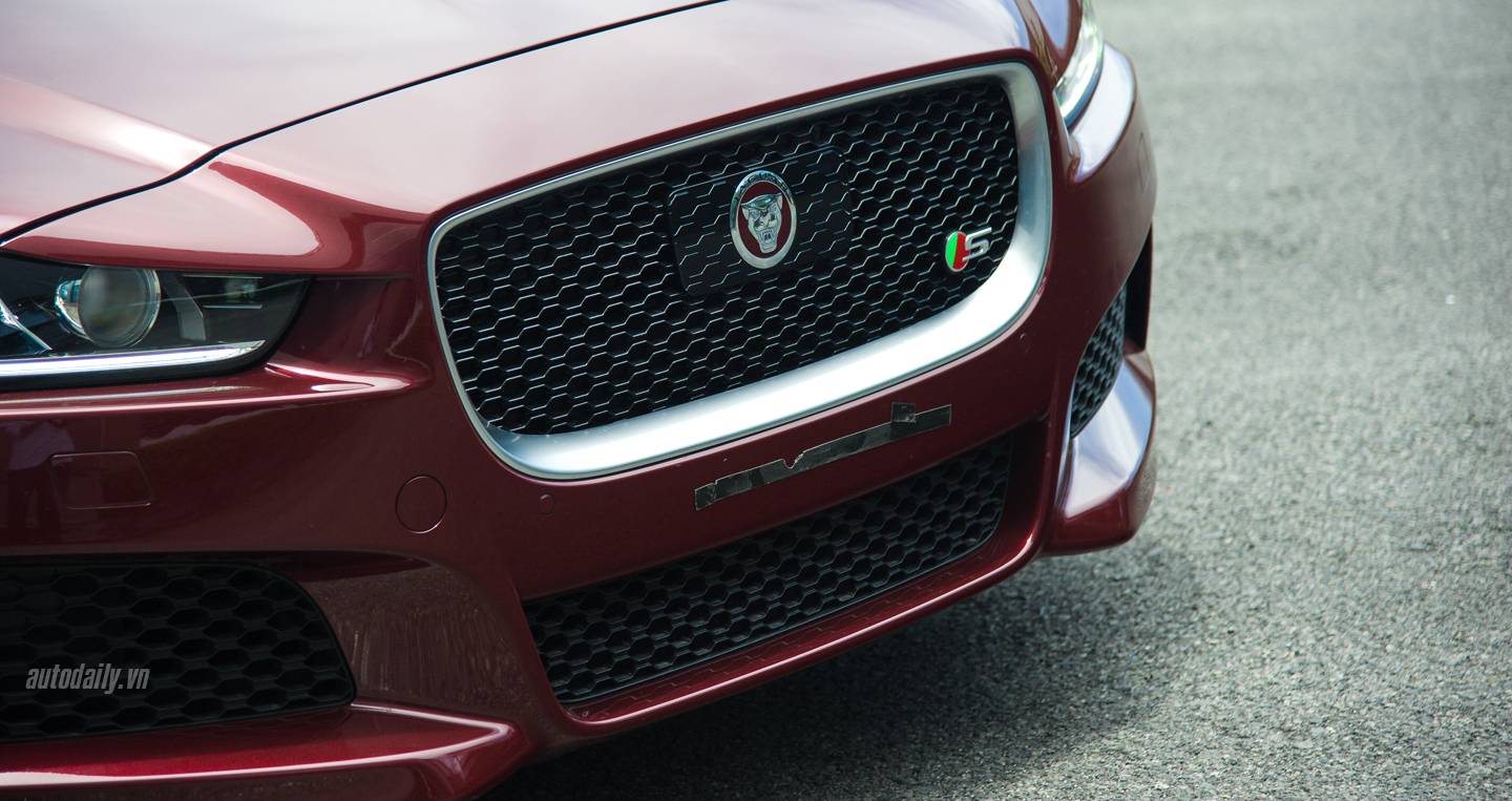 Ảnh chi tiết Jaguar XE S đầu tiên tại Việt Nam Jaguar XE S (23).JPG