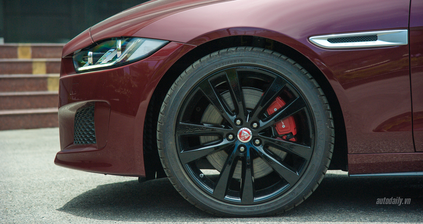 Ảnh chi tiết Jaguar XE S đầu tiên tại Việt Nam Jaguar XE S (29).jpg