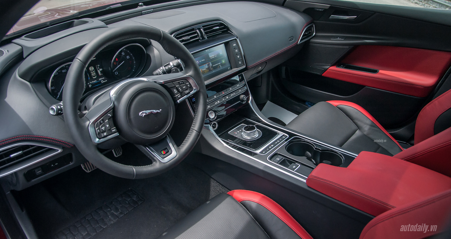 Ảnh chi tiết Jaguar XE S đầu tiên tại Việt Nam Jaguar XE S (7).JPG