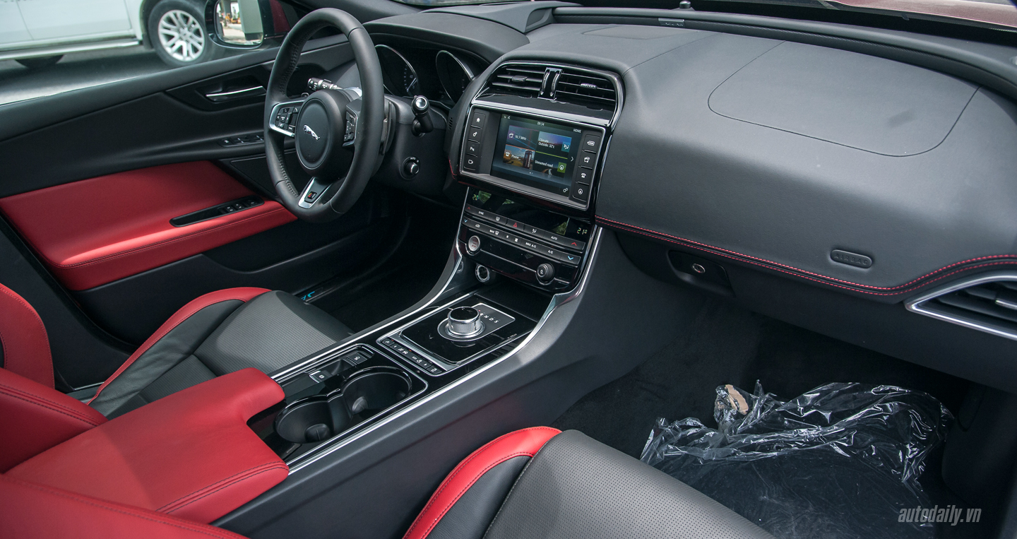 Ảnh chi tiết Jaguar XE S đầu tiên tại Việt Nam Jaguar XE S (8).jpg
