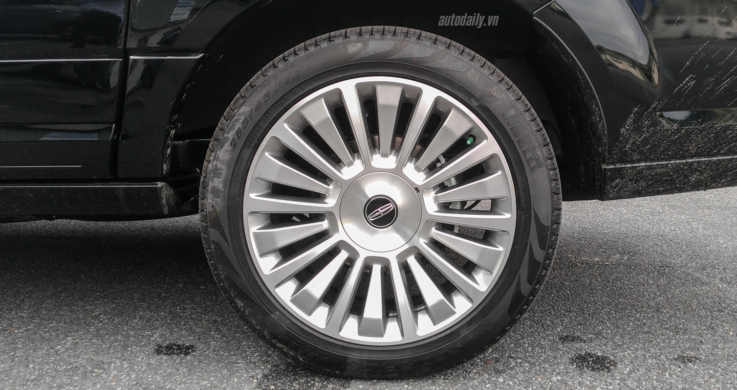 Ảnh chi tiết Lincoln Navigator L 2015 đầu tiên tại Việt Nam Lincoln Navigator (10).jpg