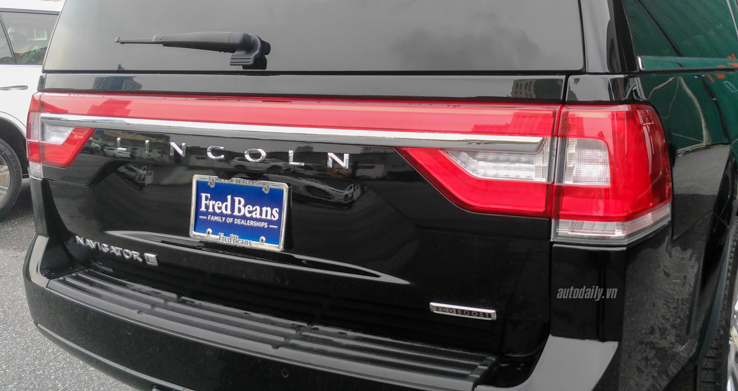 Ảnh chi tiết Lincoln Navigator L 2015 đầu tiên tại Việt Nam Lincoln Navigator (15).JPG