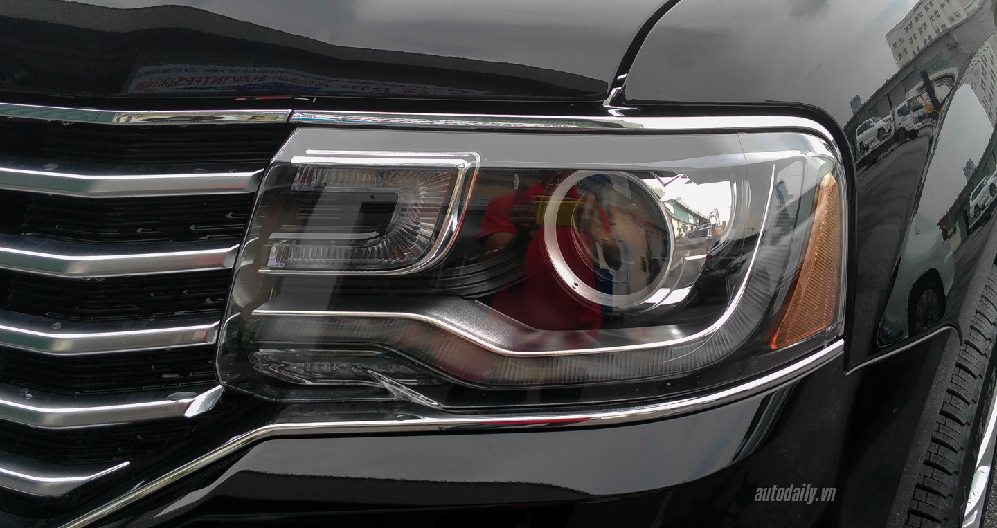 Ảnh chi tiết Lincoln Navigator L 2015 đầu tiên tại Việt Nam Lincoln Navigator (19).jpg