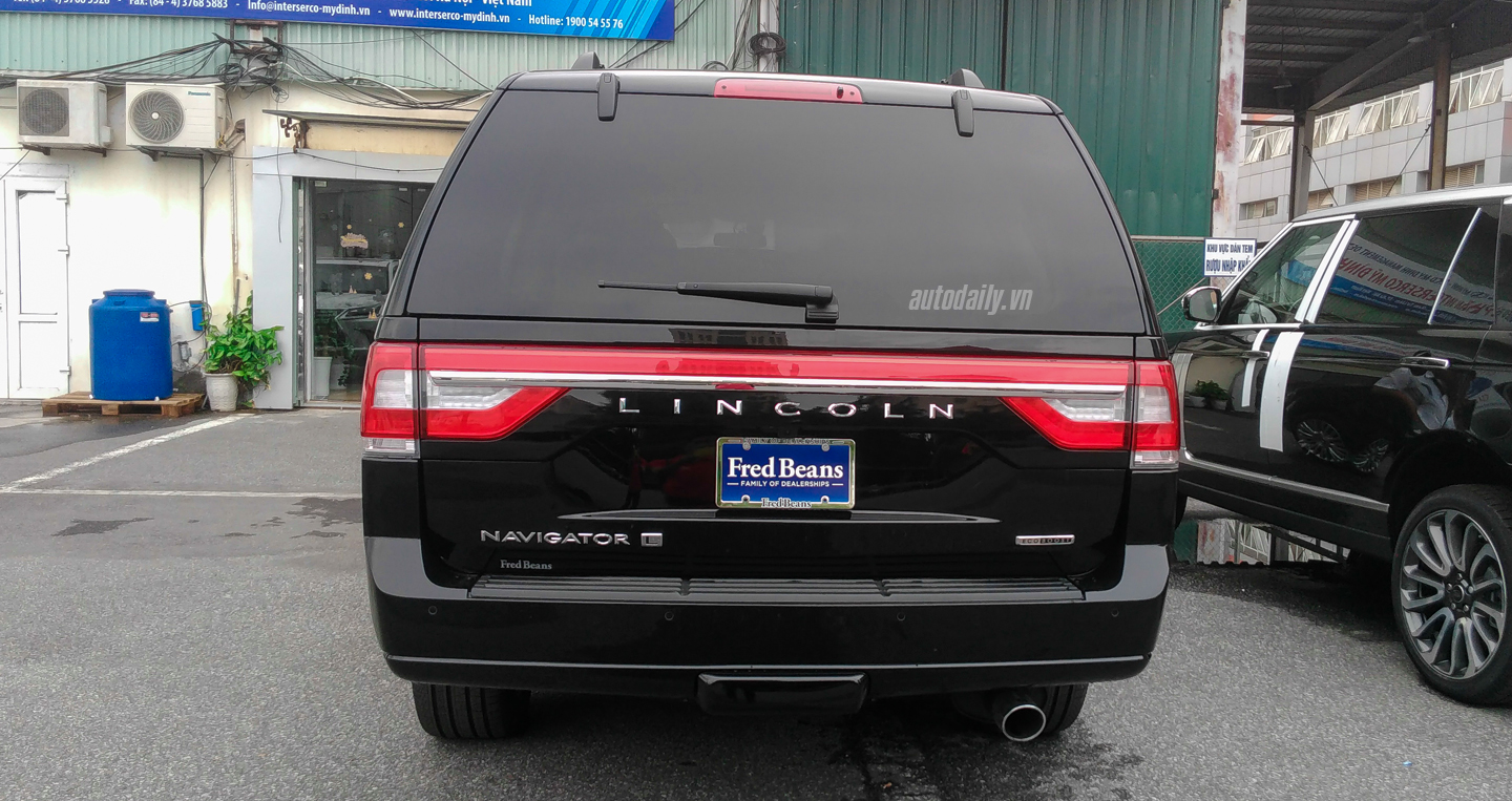 Ảnh chi tiết Lincoln Navigator L 2015 đầu tiên tại Việt Nam Lincoln Navigator (23).JPG