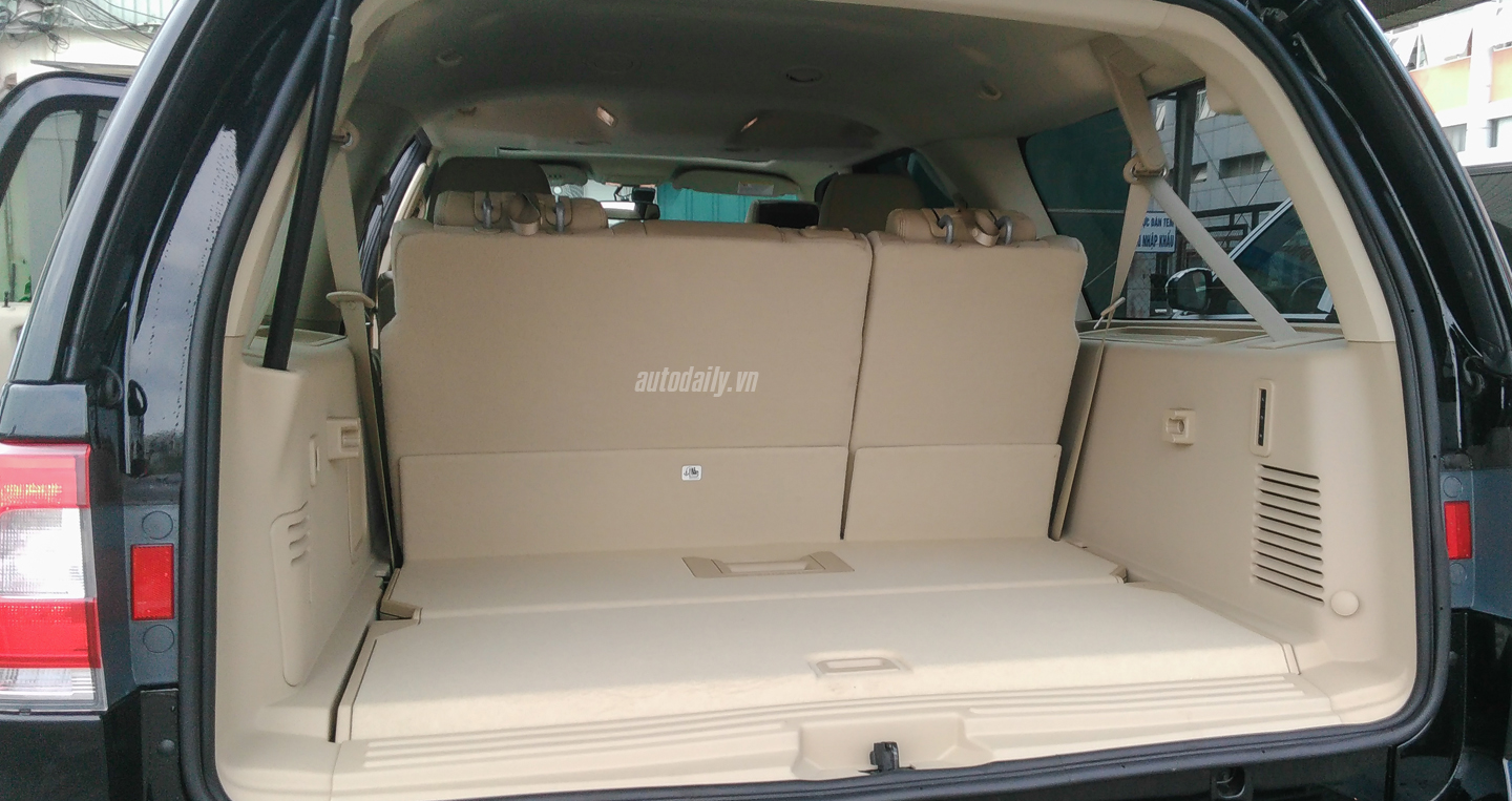 Ảnh chi tiết Lincoln Navigator L 2015 đầu tiên tại Việt Nam Lincoln Navigator (3).JPG