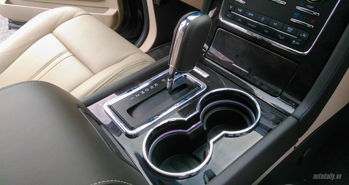 Ảnh chi tiết Lincoln Navigator L 2015 đầu tiên tại Việt Nam Lincoln Navigator (7).JPG