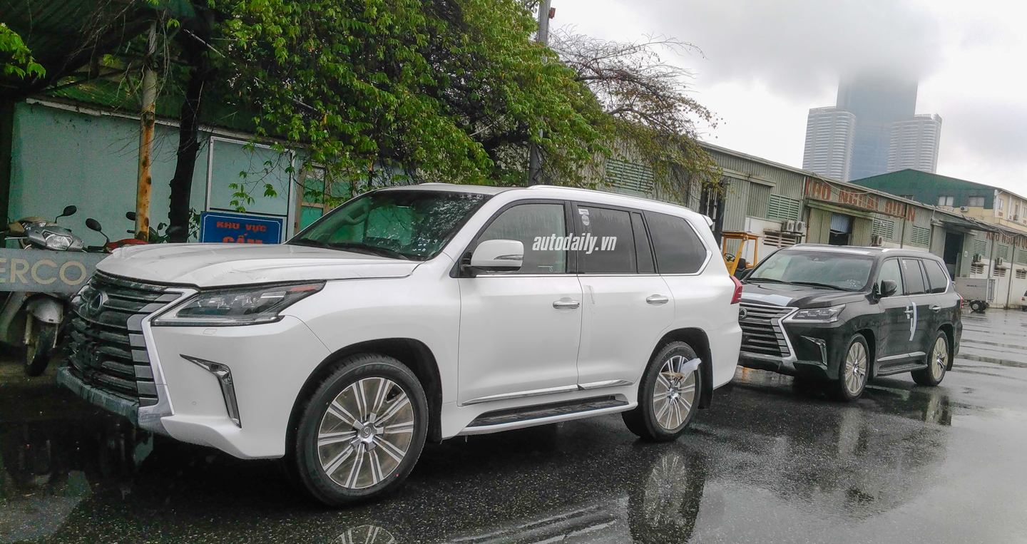 Thêm ảnh siêu xe và xe sang dồn dập đập công trước ngày 1/7 sieu xe 1 (14).jpg