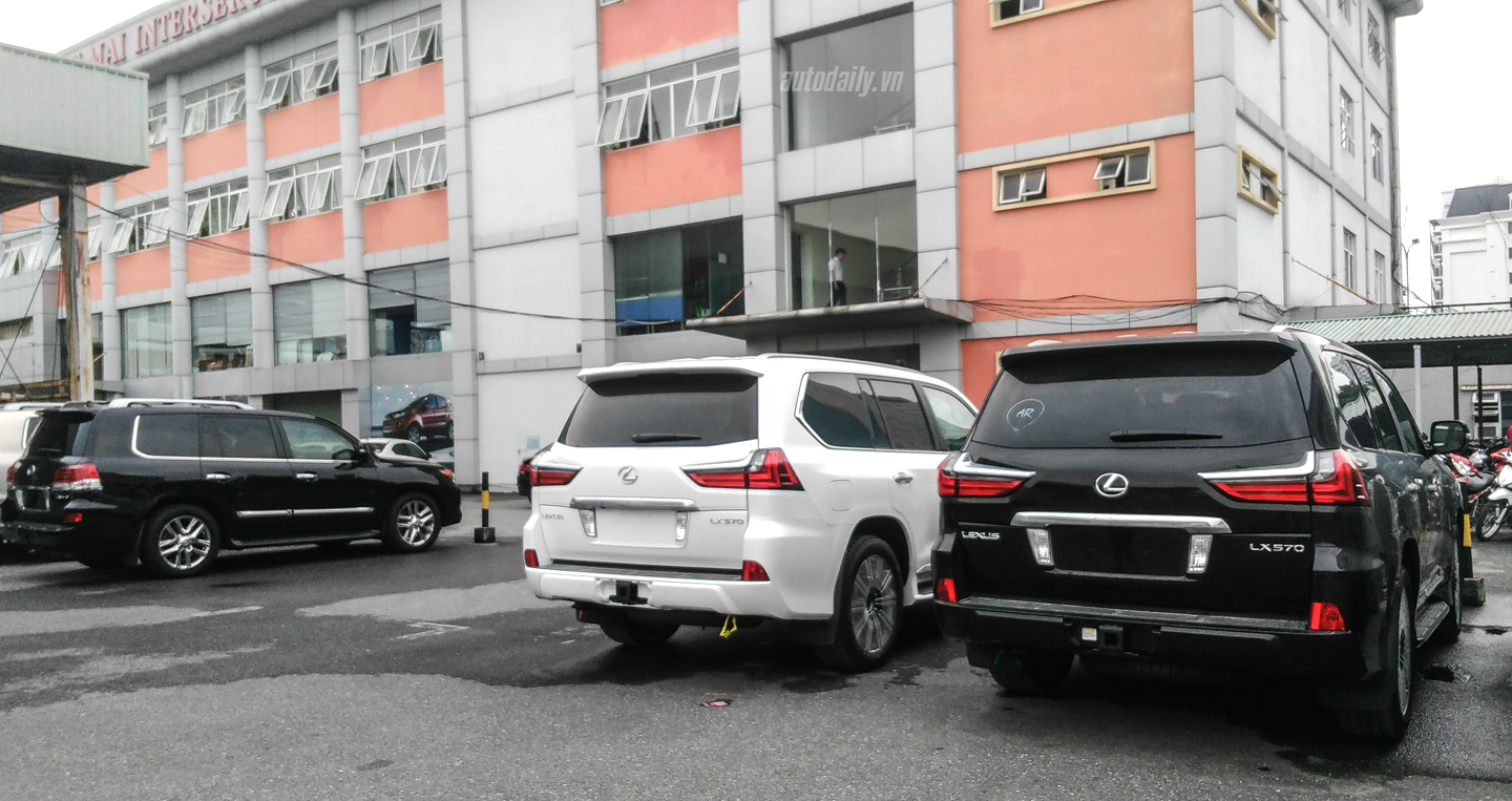 Thêm ảnh siêu xe và xe sang dồn dập đập công trước ngày 1/7 sieu xe 1 (4).jpg