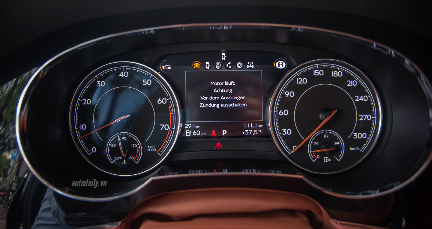 Ảnh chi tiết nội thất Bentley Bentayga tại Việt Nam Bentley Bentayga (15).jpg