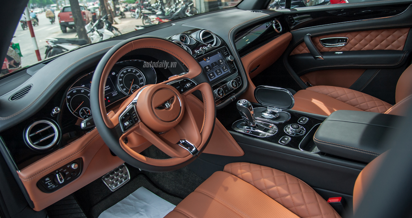 Ảnh chi tiết nội thất Bentley Bentayga tại Việt Nam Bentley Bentayga (16).JPG