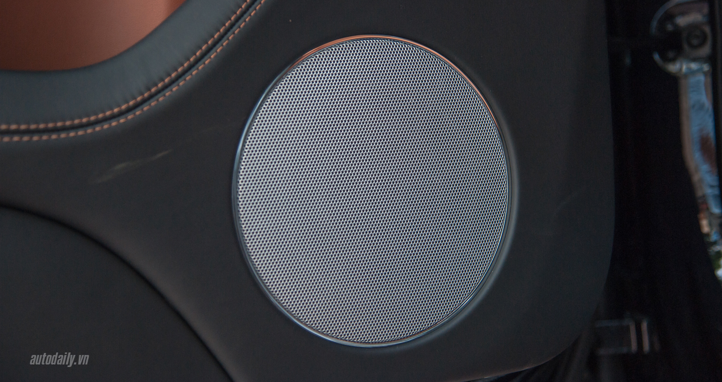 Ảnh chi tiết nội thất Bentley Bentayga tại Việt Nam Bentley Bentayga (19).jpg