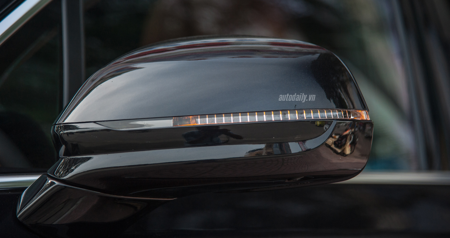 Ảnh chi tiết ngoại thất Bentley Bentayga tại Việt Nam Bentley Bentayga (22).JPG