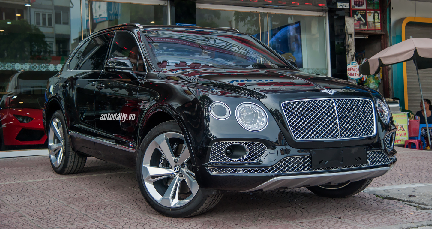 Ảnh chi tiết ngoại thất Bentley Bentayga tại Việt Nam Bentley Bentayga (23).JPG