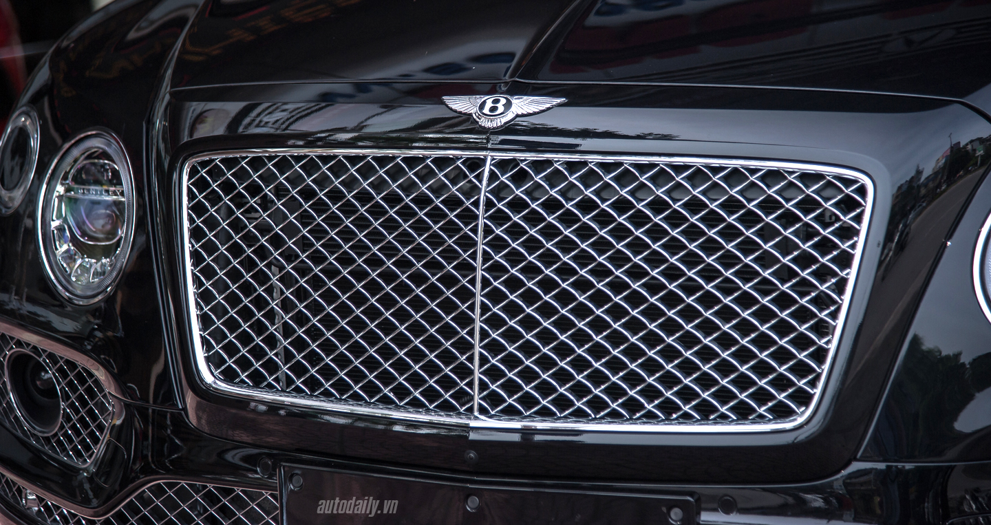Ảnh chi tiết ngoại thất Bentley Bentayga tại Việt Nam Bentley Bentayga (29).jpg