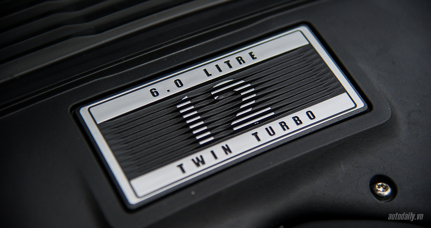 Ảnh chi tiết nội thất Bentley Bentayga tại Việt Nam Bentley Bentayga (3).JPG