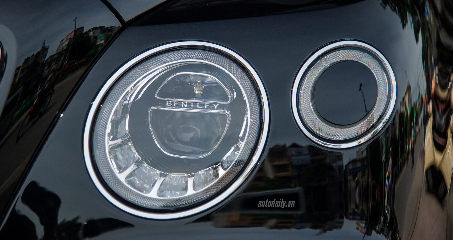 Ảnh chi tiết ngoại thất Bentley Bentayga tại Việt Nam Bentley Bentayga (30).JPG