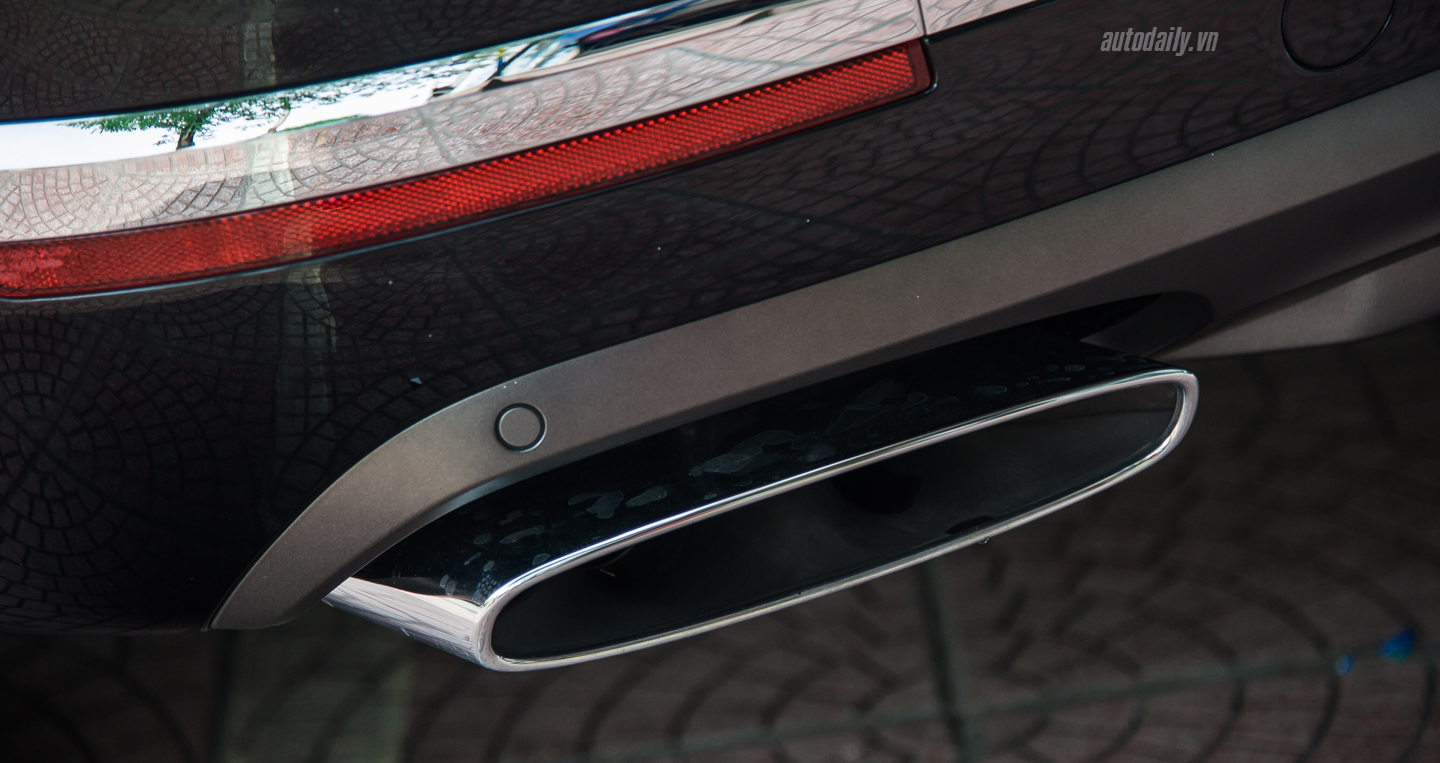 Ảnh chi tiết ngoại thất Bentley Bentayga tại Việt Nam Bentley Bentayga (35).JPG