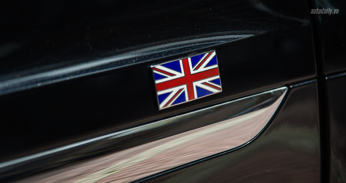 Ảnh chi tiết ngoại thất Bentley Bentayga tại Việt Nam Bentley Bentayga (38).JPG