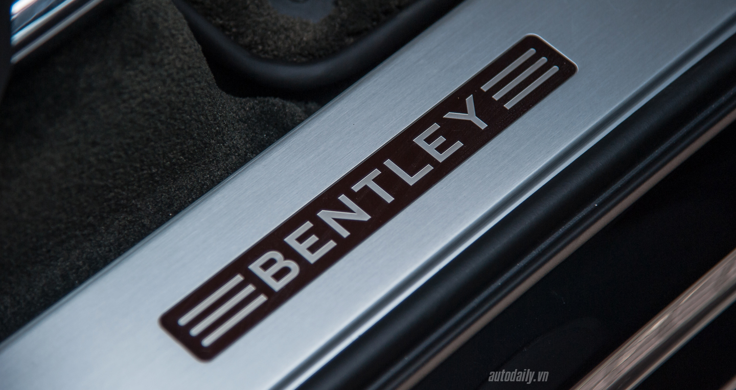 Ảnh chi tiết nội thất Bentley Bentayga tại Việt Nam Bentley Bentayga (7).jpg