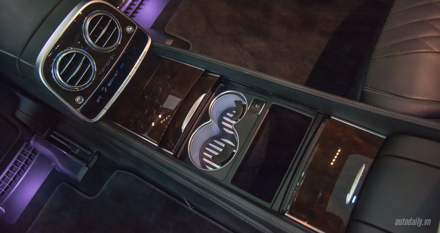 Ảnh chi tiết nội thất Mercedes Maybach S500 tại Hà Nội maybach S500 (18).JPG